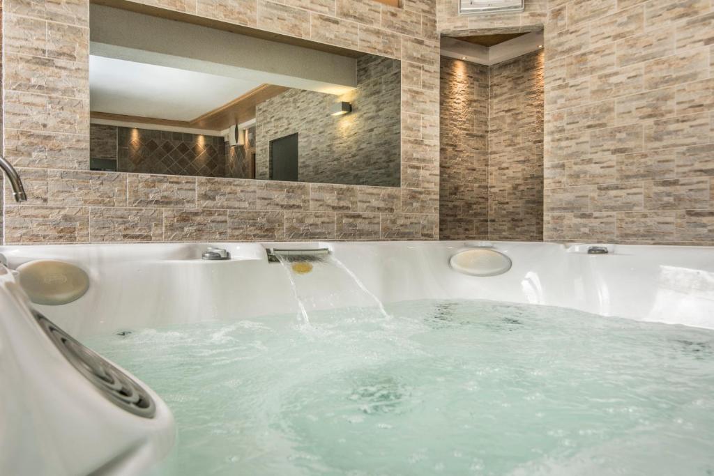 Jacuzzi